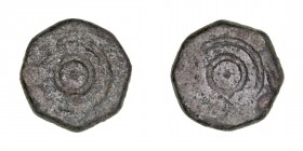Monedas Árabes
Ponderal. AE. Círculos concéntricos. 0.93g. 10.00mm. Pátina verde. BC.