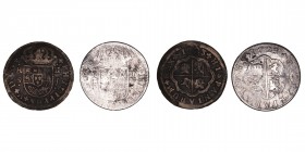 Monarquía Española
Felipe V
2 Reales. AR/AE. Lote de 2 monedas. 1723 Segovia F y 1723 Sevilla J (falsa de época). (BC a RC).