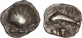 GREEK COINS
Litra. 325-280 a.C. TARENTUM. CALABRIA. Anv.: Concha. Rev.: Delfín nadando a izquierda encima ¶I, debajo sileno. 0,66 grs. AR. ESCASA. HN...