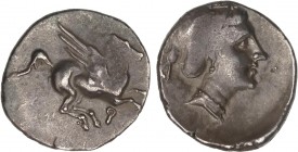 GREEK COINS
Dracma. 300-243 a.C. CORINTO. Anv.: Pegaso volando a derecha, debajo letra Q. Rev.: Cabeza de Afrodita a derecha con el pelo recogido en ...