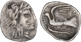 GREEK COINS
Óbolo. 360-323 a.C. SIKYON. Anv.: Cabeza laureada de Apolo a derecha. Rev.: Paloma volando a izquierda, detras dos letras retrogradas. 0´...