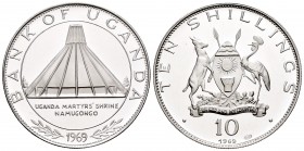 Uganda. 10 shillings. 1969. (Km-10). Ag. 20,00 g. Uganda Martyrs´ Shrine Namugongo. PR. Est...25,00.   

SPANISH DESCRIPTION: Uganda. 10 shillings. 19...