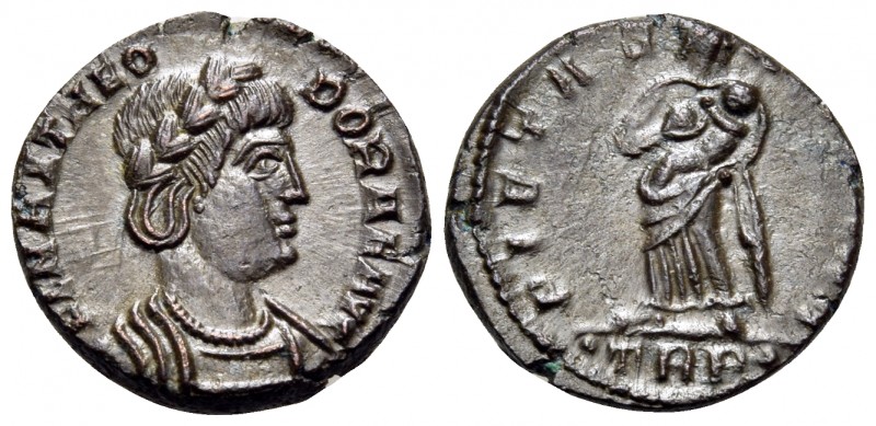 Theodora, second wife of Constantius I, died before 337. Follis (Bronze, 15 mm, ...