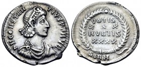 Constantius II, 337-361. Siliqua (Silver, 19.5 mm, 2.06 g, 12 h), Sirmium, 351-355. D N CONSTANTIVS P F AVG Pearl-diademed, draped, and cuirassed bust...