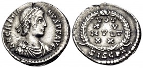 Gratian, 367-383. Siliqua (Silver, 17 mm, 1.59 g, 12 h), Siscia, 375-378. DN GRATIA-NVS P F AVG Pearl-diademed, draped and cuirassed bust of Gratian t...