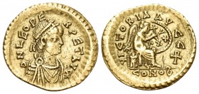 Leo I, 457-474. Semissis (Gold, 17 mm, 2.22 g, 6 h), Constantinople, c. 462 or 466. D N LEO PE - RPET AVG Diademed, draped and cuirassed bust of Leo t...