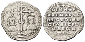 Nicephorus III Botaniates, with Maria, 1078-1081. Miliaresion (Silver, 23.5 mm, 1.62 g, 6 h), Constantinople. ЄN TOVTω NIKATЄ NIKHΦ KAI MAPIA Cross cr...