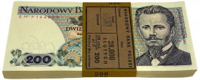 Paczka bankowa 200 złotych 1988 - EM - 100 sztuk
Pięknie zachowana.
Rzadsza jako paczka od nominałów 500 i 1.000 złotych z ostatnich emisji.
Tak jak w...