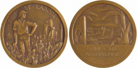 Algérie, la Compagnie algérienne, par Pommier, s.d. (après 1930) Paris
A/FIDE ET. LABORE.
Colon dans un champ au-devant de ruines antiques ; signatu...