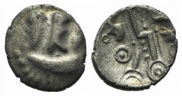 Celtic, Durotriges. Uninscribed, c. 45-40 BC. AR Quarter Stater (12mm, 0.77g, 12h). Three appendages hang from crescent. R/ Zigzag decorated with line...