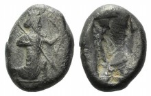 Achaemenid Kings of Persia, c. 450-375 BC. AR Siglos (17mm, 5.22g). Persian king or hero r., in kneeling-running stance, holding bow and dagger, quive...