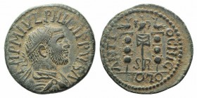 Philip I (244-249). Pisidia, Antioch. Æ (25mm, 7.88g, 1h). Radiate, draped and cuirassed bust r. R/ Vexxillum between two standards, all surmounted by...