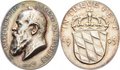 Orden deutscher Länder Bayern
Luitpold-Medaille Verliehen 1905-1912. Silber. 38,5 x 32 mm. Öse entfernt Nimmergut 545 OEK 460 Vorzüglich
