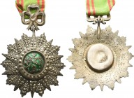 Ausländische Orden und Ehrenzeichen Tunesien
Orden des Ruhmes Verliehen um 1920. Silber, grün emailliert. 48 mm. Am Band Sehr schön-vorzüglich