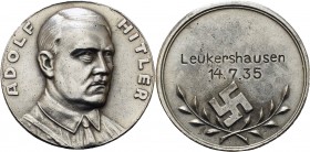 Drittes Reich
 Versilberte Weißmetallmedaille o.J. (graviert 1935) (unsigniert) Leukershausen. Brustbild Hitlers halbrechts / 2 Zeilen Gravur, darunt...