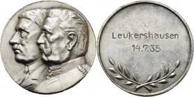 Drittes Reich
 Versilberte Weißmetallmedaille o.J. (1935) (unsigniert) Leukershausen. Brustbilder Hitlers und Hindenburgs nebeneinander nach links / ...