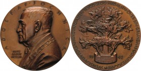 Schweden-Medaillen
 Bronzemedaille 1943 (E. Lindberg) Adolf af Jochnick. Brustbild nach links / Nest in der Baumkrone eines Eichenbaumes. Randpunze: ...