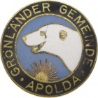 Apolda
 Emailliertes Abzeichen o.J (Anfang 20. Jahrhundert). Kopf eines Eisbären nach links über aufgehender Sonne, Umschrift: GRÖNLÄNDER GEMEINDE AP...
