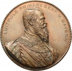 Bayern
Prinzregent Luitpold 1886-1912 Einseitige bronzierte Zinkplakette 1897 (Weber) Auf seine Person. Brustbild nach rechts. 88 mm, 156,75 g Rückse...