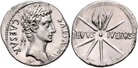 Augustus 27 v. - 14 n. Chr.
Römische Münzen, Römisches Kaiserreich. Denarius, 19-18 v. Chr.. Av.: CAESAR - AVGVSTVS, Kopf mit Eichenkranz (Corona Civi...