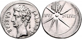 Augustus 27 v. - 14 n. Chr.
Römische Münzen, Römisches Kaiserreich. Denarius, 19-18 v. Chr.. Av.: CAESAR - AVGVSTVS, Kopf mit Eichenkranz (Corona Civi...