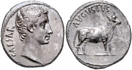 Augustus 27 v. - 14 n. Chr.
Römische Münzen, Römisches Kaiserreich. Denarius, 21-20 v. Chr.. Av.: CAESAR, Kopf n.r. Rv.: AVGVSTVS, Stier n.r. Laut Sam...