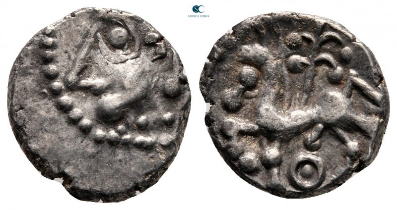 Central Gaul. Bituriges Cubi circa 70-50 BC. 
Quinarius AR

13 mm., 1,91 g.
...