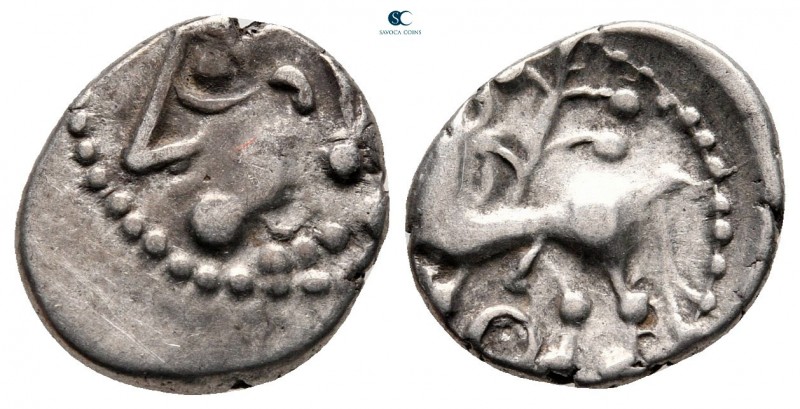 Central Gaul. Bituriges Cubi circa 70-50 BC. 
Quinarius AR

14 mm., 1,89 g.
...