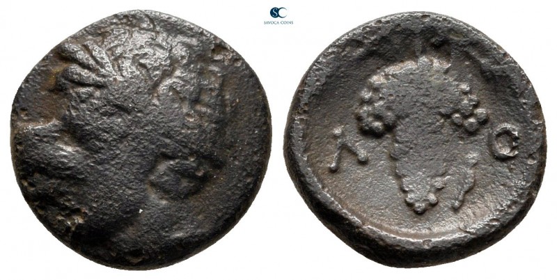 Lokris. Locri Opuntii circa 350-300 BC. 
Bronze Æ

14 mm., 2,07 g.



nea...
