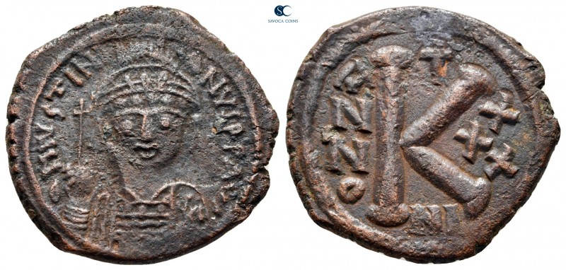 Justinian I AD 527-565. Nikomedia
Half Follis or 20 Nummi Æ

27 mm., 8,39 g....