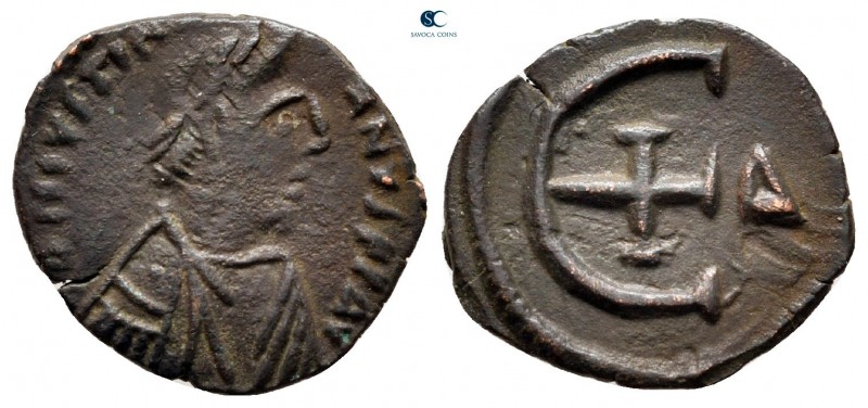 Justinian I AD 527-565. Theoupolis (Antioch)
Pentanummium Æ

17 mm., 1,59 g....