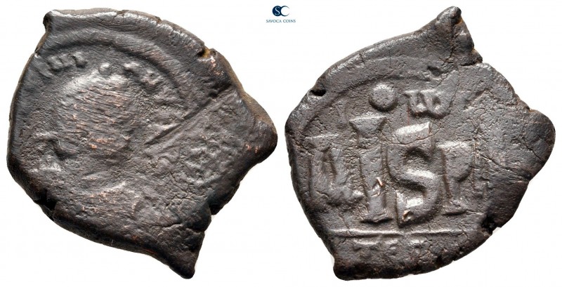 Justinian I AD 527-565. Thessalonica
16 Nummi Æ

24 mm., 5,70 g.



nearl...