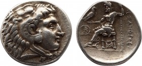 MAKEDONIEN, KÖNIGREICH
Alexander III., 336-323 v. Chr. AR-Drachme ca. 323-319 v. Chr. Milet Vs.: Kopf des Herakles mit Löwenskalp n. r., Rs.: Zeus aet...