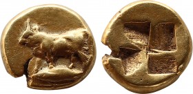 MYSIA, Kyzikos. Circa 500-475 BC. EL Hekte (10,6mm, 2.65 g). Bull standing left; tunny to left below / Quadripartite incuse square. Von Fritze 125; SN...