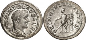 RÖMISCHES KAISERREICH. 
Maximus Caesar 235-238. Denar (236/238) 3,04g. Palliumbüste n.r. MAXIMVS CAES GERM / PRINC IVVENTVTIS Maximus steht in Rüstun...