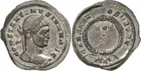 RÖMISCHES KAISERREICH. 
Constantinus II. Caesar 317-337. AE-Follis 20mm (323/324) 4,34g, Trier, 1. Off. Kopf m. Lkr. n.r. CONSTANTINVS IVN NOB C / CA...