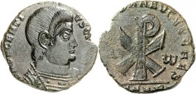 RÖMISCHES KAISERREICH. 
Decentius Caesar, Bruder(?) des Magnentius 351-353. AE-Maiorina 22mm (352) 4,34g, Trier. Büste mit Panzer und Paludamentum n....