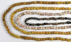 AFRIKA. 
PERLEN. Äthiopien. Ketten aus kugeligen Glasperlen: 95 schwarze Perlen aus Wickelglas mit weißer Punkt- und Strichbemalung L.90cm, 3 Ketten ...