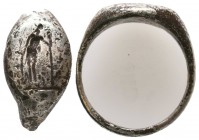 Very Elegant and RARE Roman Silver Ring with Deity on Bezel 

Condition: Very Fine

Weight: 6,2 gram
Diameter: 23,1 mm