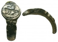 Ancient Silver Seal Ring fragment with lion decoration on bezel,

Condition: Very Fine

Weight: 2,5 gram
Diameter: 19,3 mm