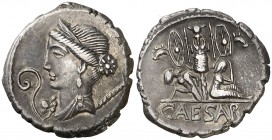 (46-45 a.C.). Julio César. Denario. (Spink 1405) (S. 14) (Craw. 468/2). Bella. Escasa. 3,75 g. EBC/EBC-.