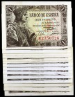 1943. 1 peseta. (Ed. D48 y D48a) (Ed. 447 y 447a) 21 de mayo, Fernando el Católico. 14 billetes, sin serie (1) y series E y N, varios correlativos. Es...