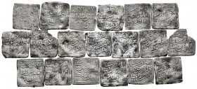 Islamic Coins. Lot of 19 Almohad dirhams. Some of them are beaten and one of them is broken. TO EXAMINE. Choice F/VF. Est...200,00. 


SPANISH DESC...
