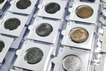 World Coins. Lot of 900 different modern world coins. TO EXAMINE. VF/UNC. Est...300,00. 


SPANISH DESCRIPTION: World Coins. Lote de 900 monedas mo...