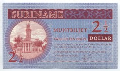 Suriname 2-1/2 Gulden 2004 
P# 156; UNC