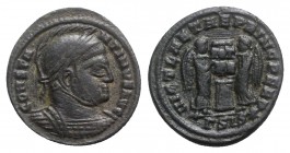 Constantine I (307/310-337). Æ Follis (20mm, 2.82g, 6h). Siscia, 319-320. Laureate, helmeted and cuirassed bust r. R/ Two victories standing facing on...