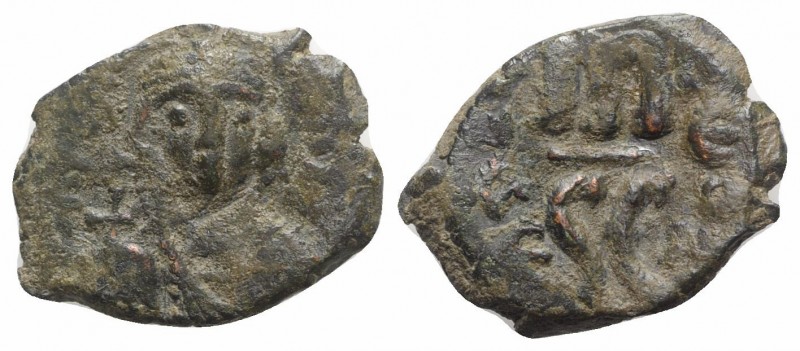 Constans II (641-668). Æ 40 Nummi (24mm, 5.12g, 6h). Syracuse, 641-644. Crowned ...