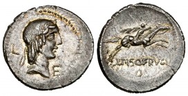Calpurnius. L. Piso Frugi. Denarius. 90 a.C. Rome. (Craw-340/1). (Babelon-11). Anv.: Laureate head of Apollo right; behind, L and before, E. Rev.: Hor...