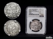 Catholic Kings (1474-1504). 4 reales. Sevilla. (Cal-564). Ag. 13,60 g. Shield between S - IIII. "Square d" assayer. Slabbed by NGC as AU 58. NGC-AU. E...
