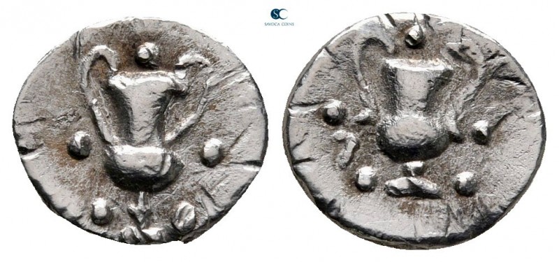 Calabria. Tarentum circa 280-228 BC. 
Obol AR

11 mm, 0,64 g

Kantharos; fi...